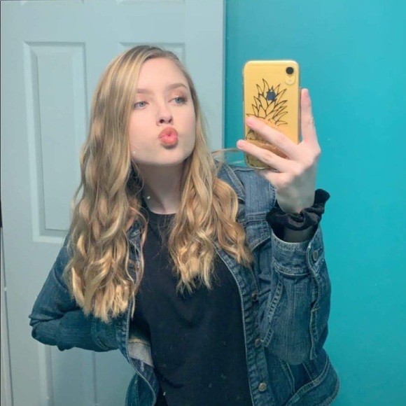 Meet Your Posher, Kami! - Picture 4 of 4